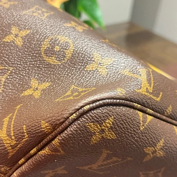 Louis Vuitton Neverfull MM - Picture 8 of 17
